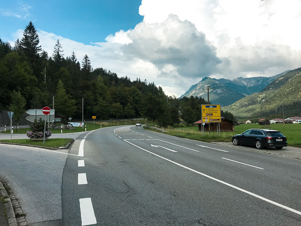 Beginn der alten B11 in Mittenwald