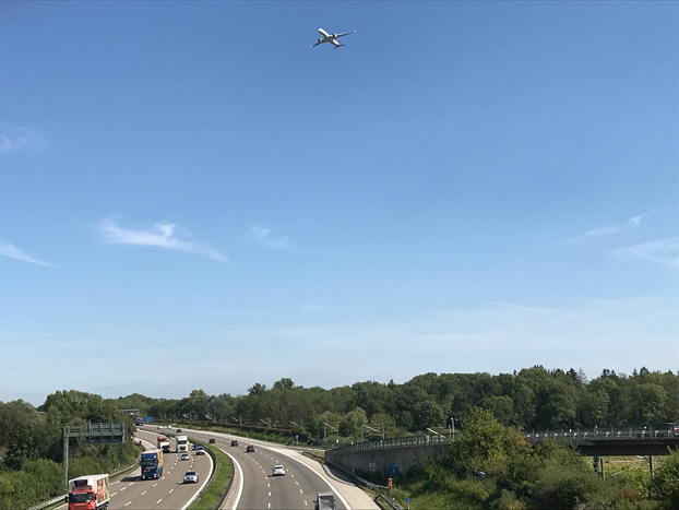 auf der Brücke alte B11 über die sie ersetzende A92 vor Freising